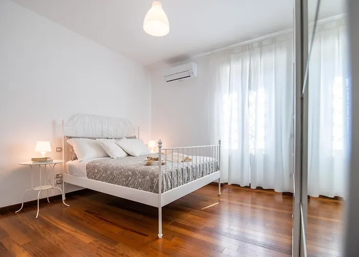 Familiaris * Πομπηία