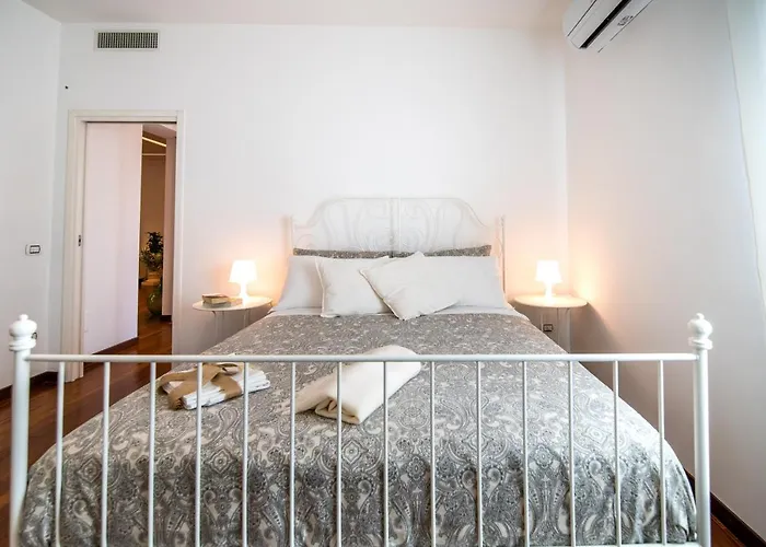 Familiaris * Πομπηία